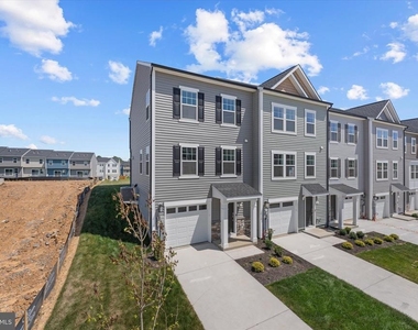 501 Fontana Circle - Photo Thumbnail 1