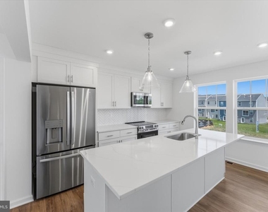501 Fontana Circle - Photo Thumbnail 3