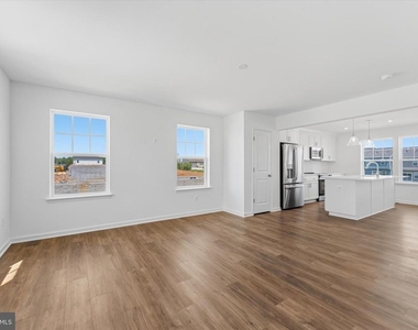 501 Fontana Circle - Photo Thumbnail 10