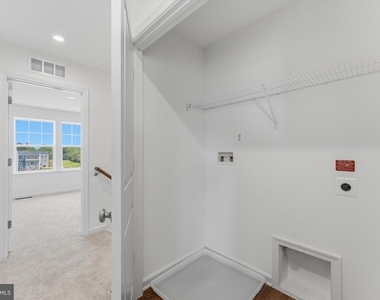501 Fontana Circle - Photo Thumbnail 13