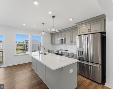 505 Fontana Circle - Photo Thumbnail 3