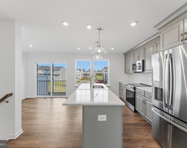 505 Fontana Circle - Photo Thumbnail 7