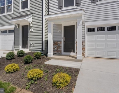 505 Fontana Circle - Photo Thumbnail 2