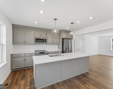 505 Fontana Circle - Photo Thumbnail 5
