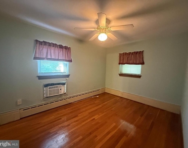 320 N Royal Avenue - Photo Thumbnail 3