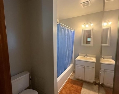 320 N Royal Avenue - Photo Thumbnail 4