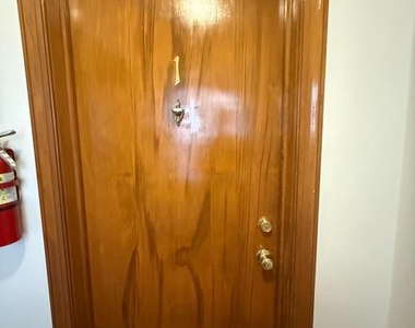 320 N Royal Avenue - Photo Thumbnail 1