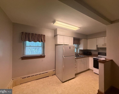320 N Royal Avenue - Photo Thumbnail 2