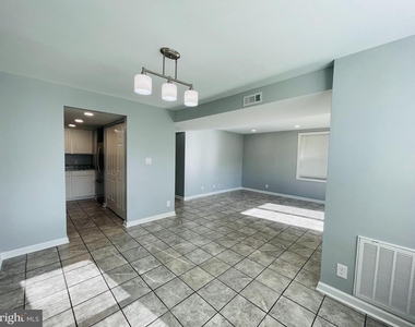202 Chesterfield Lane - Photo Thumbnail 3