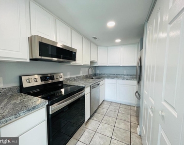 202 Chesterfield Lane - Photo Thumbnail 5