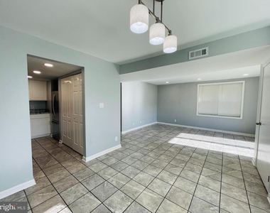 202 Chesterfield Lane - Photo Thumbnail 4