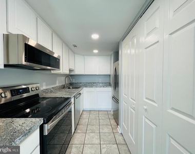 202 Chesterfield Lane - Photo Thumbnail 6
