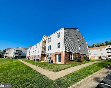 202 Chesterfield Lane - Photo Thumbnail 17
