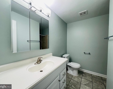202 Chesterfield Lane - Photo Thumbnail 14