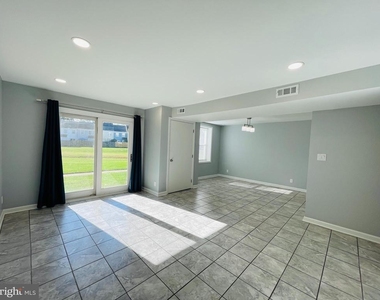 202 Chesterfield Lane - Photo Thumbnail 2