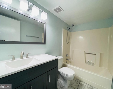 202 Chesterfield Lane - Photo Thumbnail 12