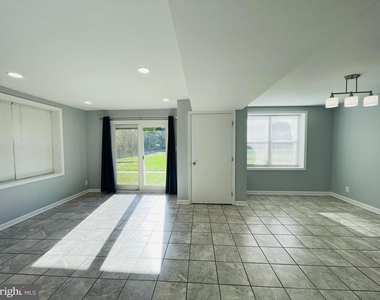 202 Chesterfield Lane - Photo Thumbnail 7
