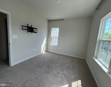 526 River Way - Photo Thumbnail 36