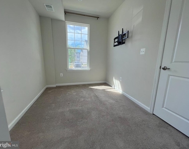 526 River Way - Photo Thumbnail 4
