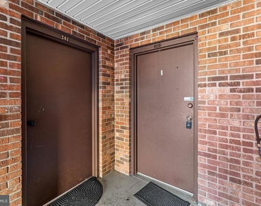 202 Chesterfield Lane - Photo Thumbnail 2