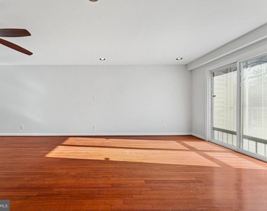 202 Chesterfield Lane - Photo Thumbnail 6