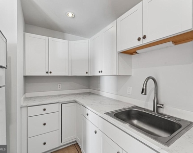 202 Chesterfield Lane - Photo Thumbnail 10