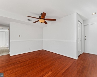 202 Chesterfield Lane - Photo Thumbnail 7