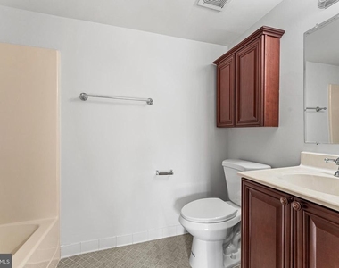 202 Chesterfield Lane - Photo Thumbnail 19