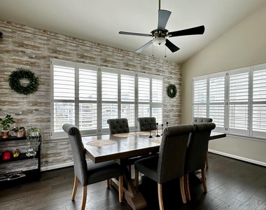 23 Taylors Hill Way - Photo Thumbnail 3