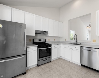 11318 Savannah Drive - Photo Thumbnail 6
