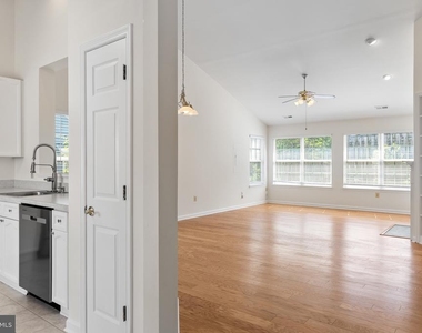 11318 Savannah Drive - Photo Thumbnail 4