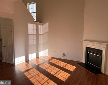6821 Hollow Glen Court - Photo Thumbnail 2