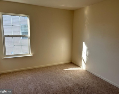 6821 Hollow Glen Court - Photo Thumbnail 14