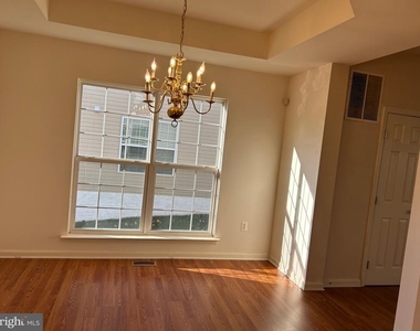 6821 Hollow Glen Court - Photo Thumbnail 3