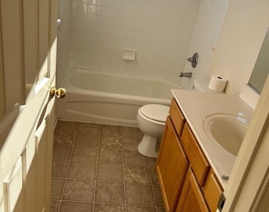 6821 Hollow Glen Court - Photo Thumbnail 19