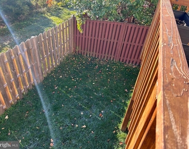 6821 Hollow Glen Court - Photo Thumbnail 20