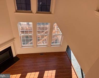 6821 Hollow Glen Court - Photo Thumbnail 6