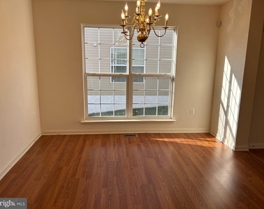 6821 Hollow Glen Court - Photo Thumbnail 4