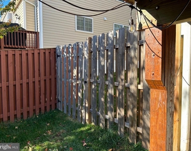 6821 Hollow Glen Court - Photo Thumbnail 22