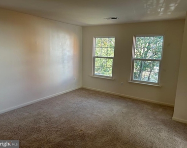 6821 Hollow Glen Court - Photo Thumbnail 9
