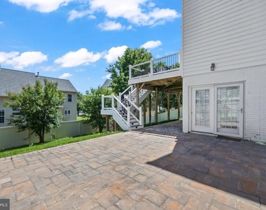 5619 Websters Way - Photo Thumbnail 10
