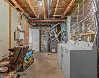 5619 Websters Way - Photo Thumbnail 11