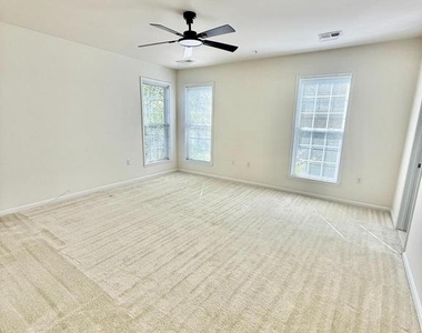 6814 Sabbarton Place - Photo Thumbnail 10