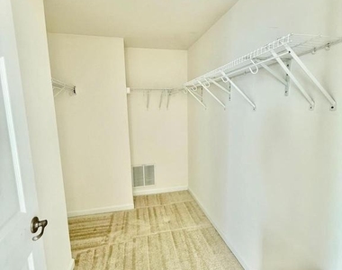 6814 Sabbarton Place - Photo Thumbnail 13