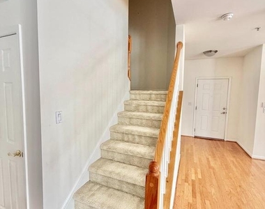 6814 Sabbarton Place - Photo Thumbnail 9