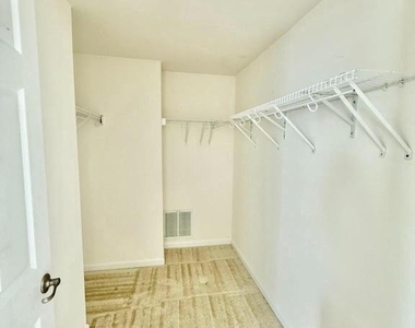 6814 Sabbarton Place - Photo Thumbnail 14