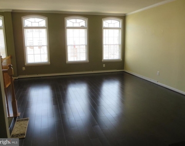 1503 Shields Terrace Ne - Photo Thumbnail 3