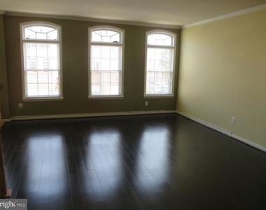 1503 Shields Terrace Ne - Photo Thumbnail 2