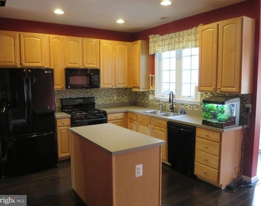 1503 Shields Terrace Ne - Photo Thumbnail 8