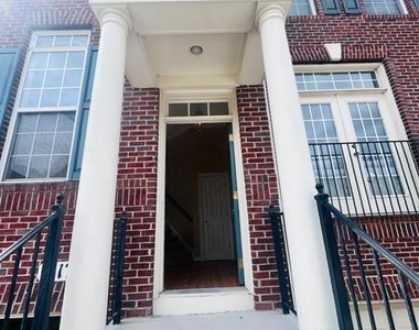 1117 Keokuk Terrace Ne - Photo Thumbnail 8